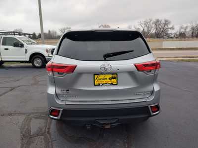 2019 Toyota Highlander, $29450. Photo 7