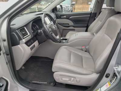 2019 Toyota Highlander, $29450. Photo 9