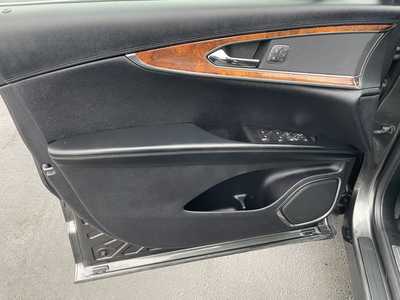 2019 Lincoln Nautilus, $20987. Photo 11