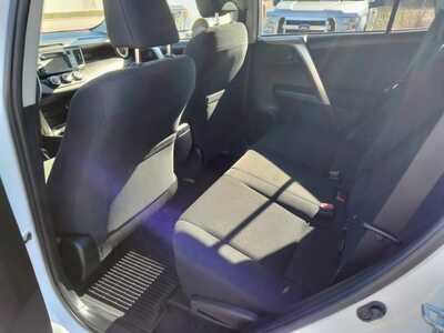 2018 Toyota RAV4, $21984. Photo 10