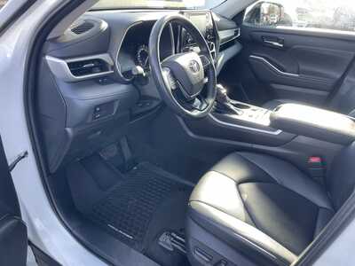 2021 Toyota Highlander, $35987. Photo 12