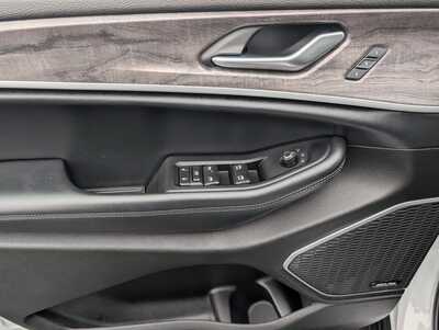 2022 Jeep Grand Cherokee L, $29986. Photo 10