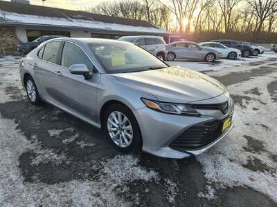 2019 Toyota Camry, $15985. Photo 2