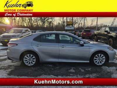 2019 Toyota Camry, $15985. Photo 1