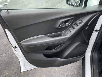 2019 Chevrolet Trax, $13987. Photo 9