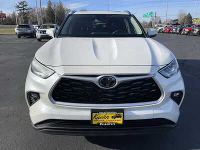 2021 Toyota Highlander, $35987. Photo 3