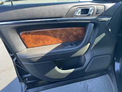 2014 Lincoln MKS, $12987. Photo 11