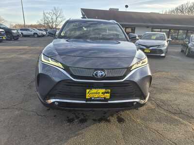 2022 Toyota Venza, $31685. Photo 3