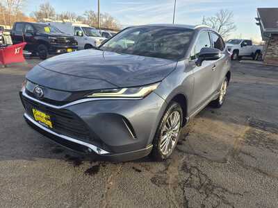 2022 Toyota Venza, $31685. Photo 4