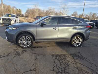2022 Toyota Venza, $31685. Photo 5