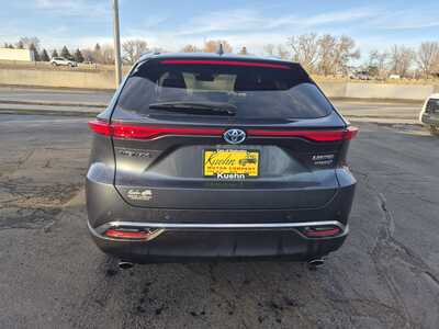 2022 Toyota Venza, $31685. Photo 7