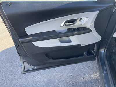 2017 Chevrolet Equinox, $10905. Photo 11