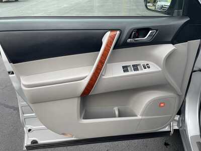 2008 Toyota Highlander, $5995. Photo 11