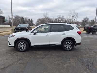 2022 Subaru Forester, $22650. Photo 5