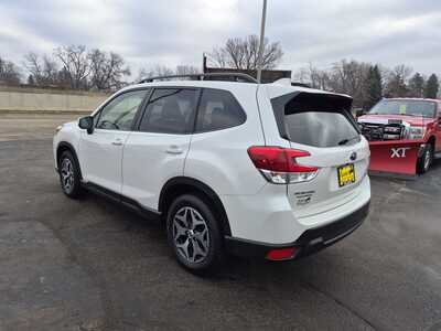 2022 Subaru Forester, $22650. Photo 6