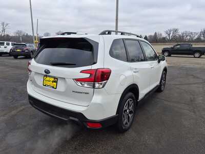 2022 Subaru Forester, $22650. Photo 8