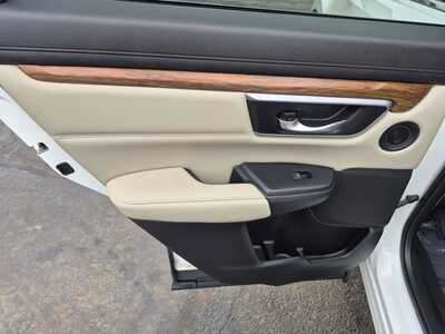 2017 Honda CR-V, $18245. Photo 12