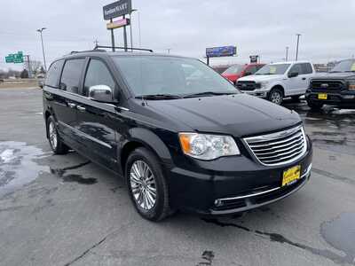 2016 Chrysler Town & Country, $16927. Photo 2