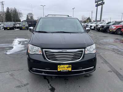 2016 Chrysler Town & Country, $16927. Photo 3