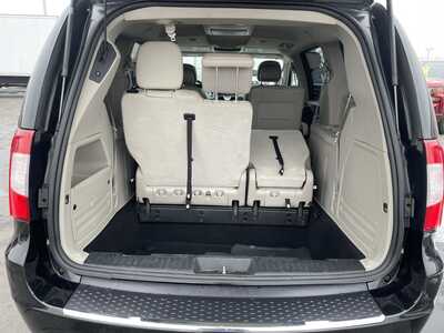 2016 Chrysler Town & Country, $16927. Photo 9