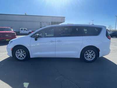 2025 Chrysler Pacifica, $32983. Photo 5