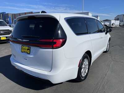 2025 Chrysler Pacifica, $32983. Photo 8