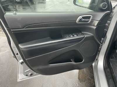 2018 Jeep Grand Cherokee, $13997. Photo 11