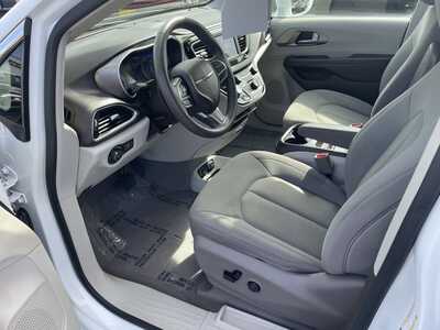 2018 Chrysler Pacifica, $14900. Photo 11