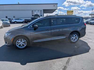 2017 Chrysler Pacifica, $12995. Photo 5