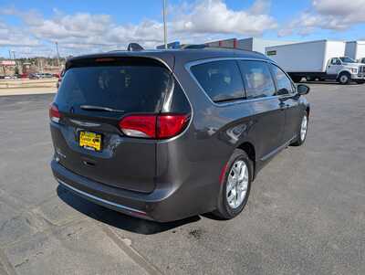 2017 Chrysler Pacifica, $12995. Photo 8