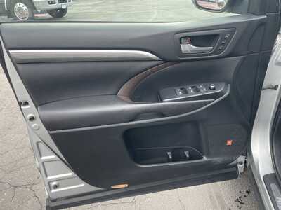 2017 Toyota Highlander, $19992. Photo 12