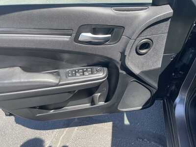 2018 Chrysler 300, $14995. Photo 11