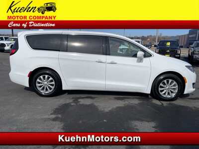 2018 Chrysler Pacifica, $14900. Photo 1