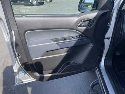 2017 Chevrolet Colorado, $20998. Photo 12