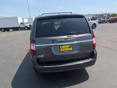2016 Chrysler Town & Country, $14997. Photo 7