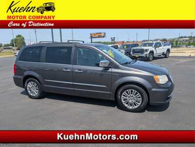 2016 Chrysler Town & Country, $14997. Photo 1