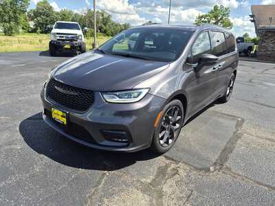 2022 Chrysler Pacifica, $14850. Photo 4