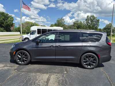 2022 Chrysler Pacifica, $14850. Photo 5