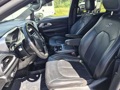 2022 Chrysler Pacifica, $14850. Photo 9