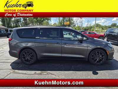 2022 Chrysler Pacifica, $14850. Photo 1
