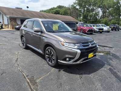 2018 Mitsubishi Outlander, $12450. Photo 2