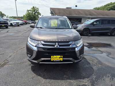 2018 Mitsubishi Outlander, $12450. Photo 3