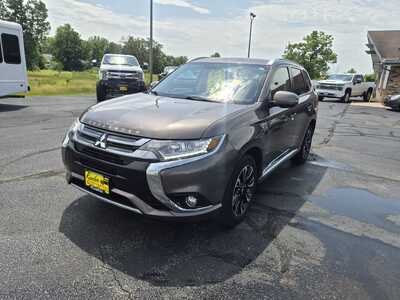 2018 Mitsubishi Outlander, $12450. Photo 4