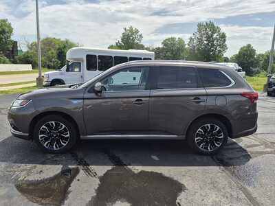 2018 Mitsubishi Outlander, $12450. Photo 5