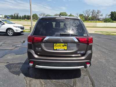 2018 Mitsubishi Outlander, $12450. Photo 7