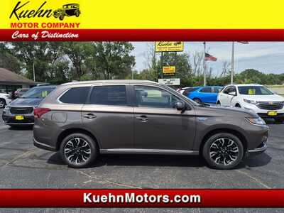 2018 Mitsubishi Outlander, $12450. Photo 1