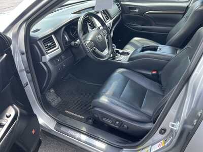 2015 Toyota Highlander, $20995. Photo 12