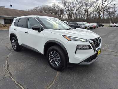 2023 Nissan Rogue, $17450. Photo 2