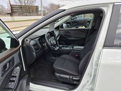 2023 Nissan Rogue, $17450. Photo 9