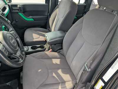 2013 Jeep Wrangler Unlimited, $13900. Photo 12